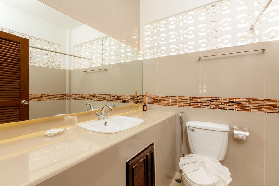 Club Bamboo Boutique Patong Beach Resort — Bathroom