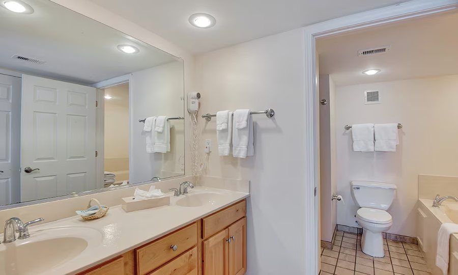 Club Destin — Bathroom