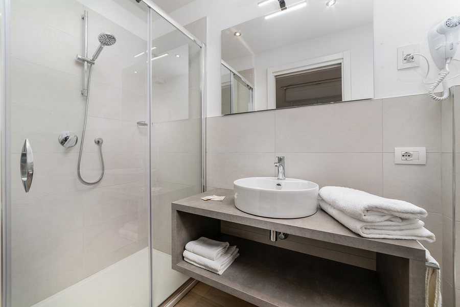 Club Family Hotel Riccione Village — Bathroom