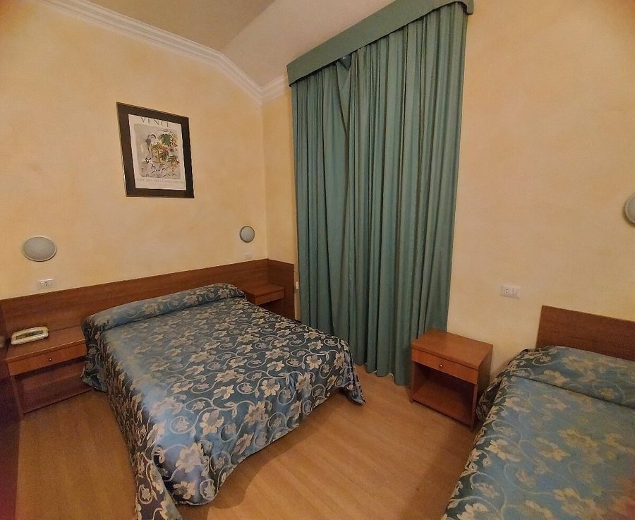 Club Hotel — Guest room