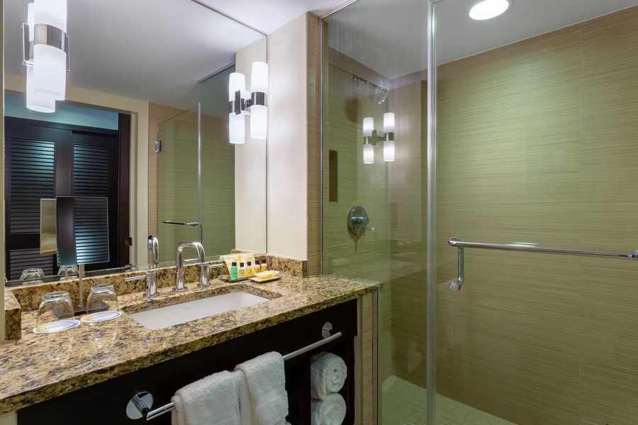 Club Lux Resort — Bathroom