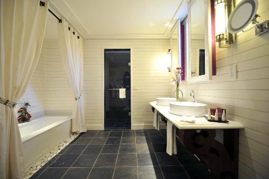 Club Med Albion Mauritius — Bathroom