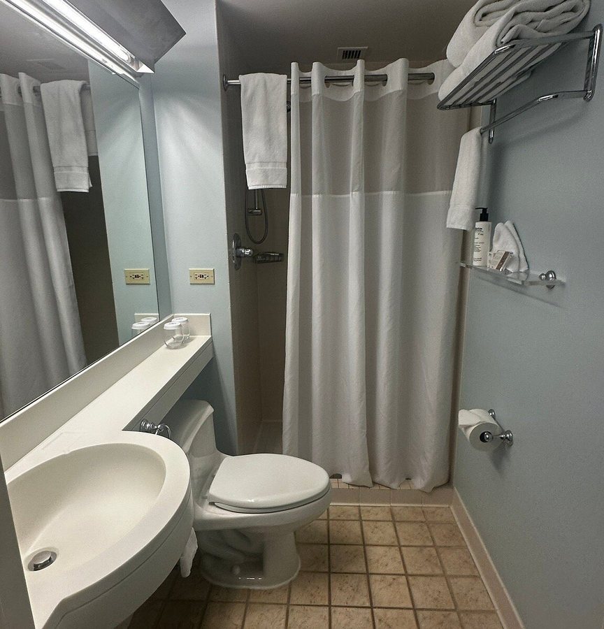 Club Quarters Hotel Central Loop Chicago — Bathroom