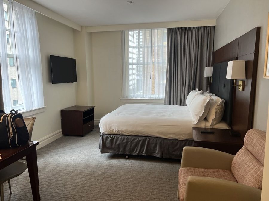 Club Quarters Hotel Downtown Houston — Guest room