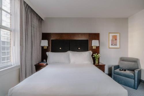Club Quarters Hotel Downtown Houston — Guest room