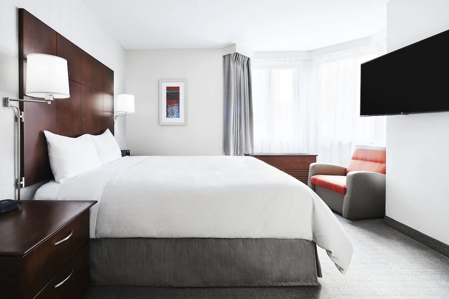 Club Quarters Hotel Embarcadero San Francisco California — Guest room