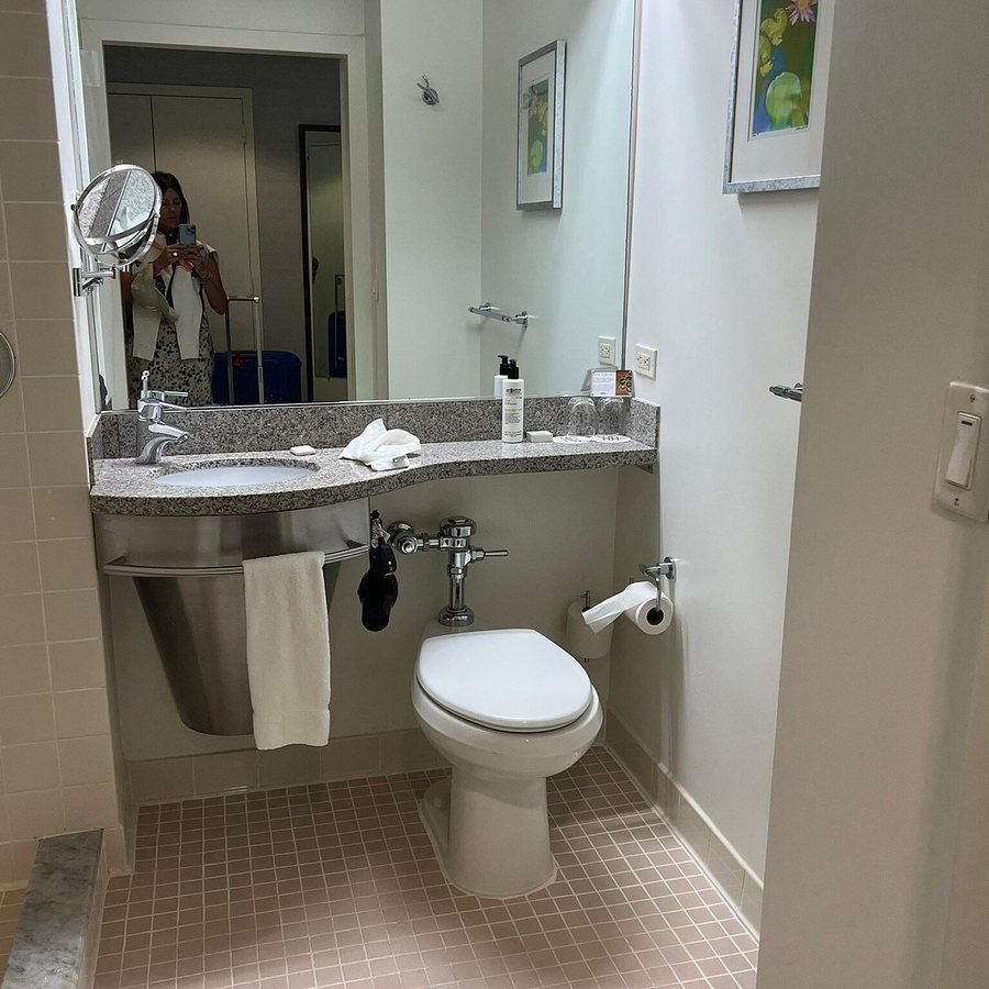 Club Quarters Hotel Faneuil Hall Boston — Bathroom