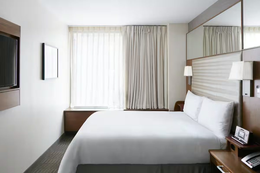 Club Quarters Hotel Grand Central New York — Guest room