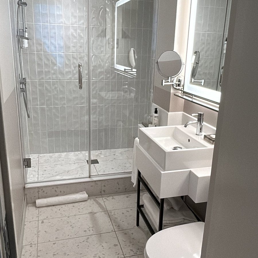 Club Quarters Hotel Trafalgar Square — Bathroom