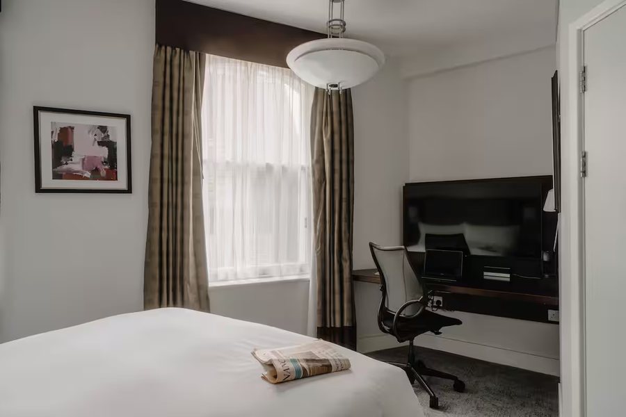 Club Quarters Hotel Trafalgar Square — Guest room