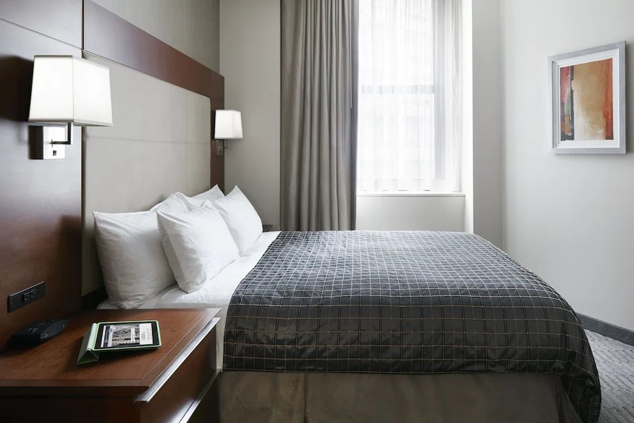 Club Quarters Hotel Wacker at Michigan — Guest room