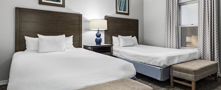 Club Wyndham at Majestic Sun — Guest room