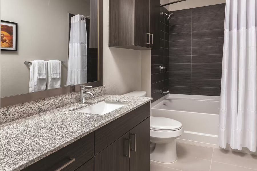 Club Wyndham Austin — Bathroom