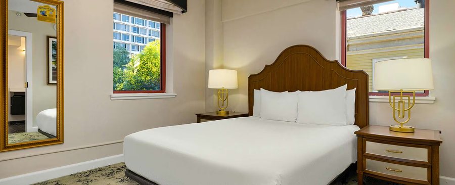 Club Wyndham Avenue Plaza — Guest room