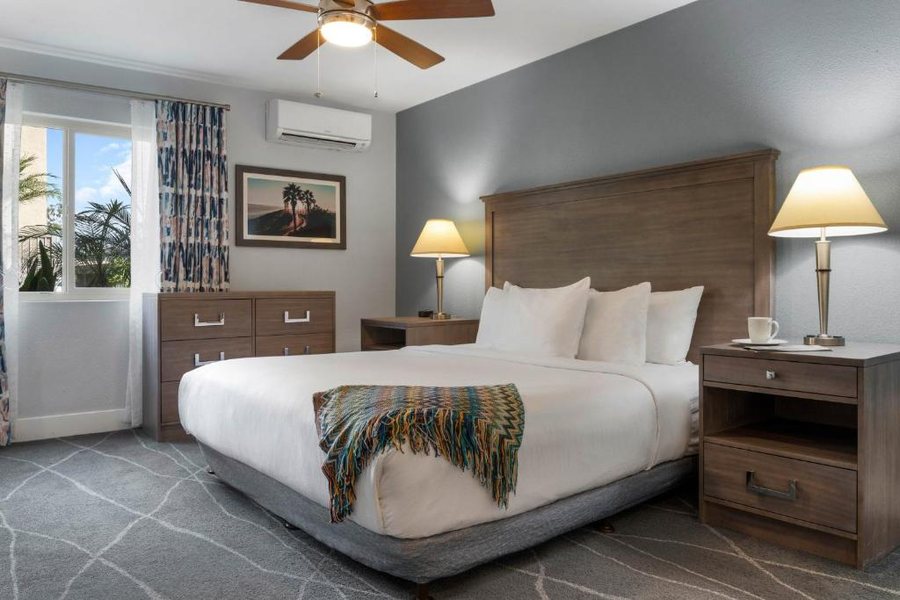 Club Wyndham Dolphin s Cove — Guest room