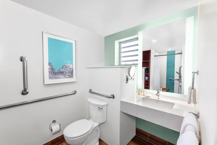 Club Wyndham Elysian Beach Resort — Bathroom