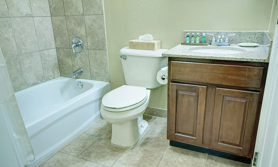 Club Wyndham Kingsgate — Bathroom