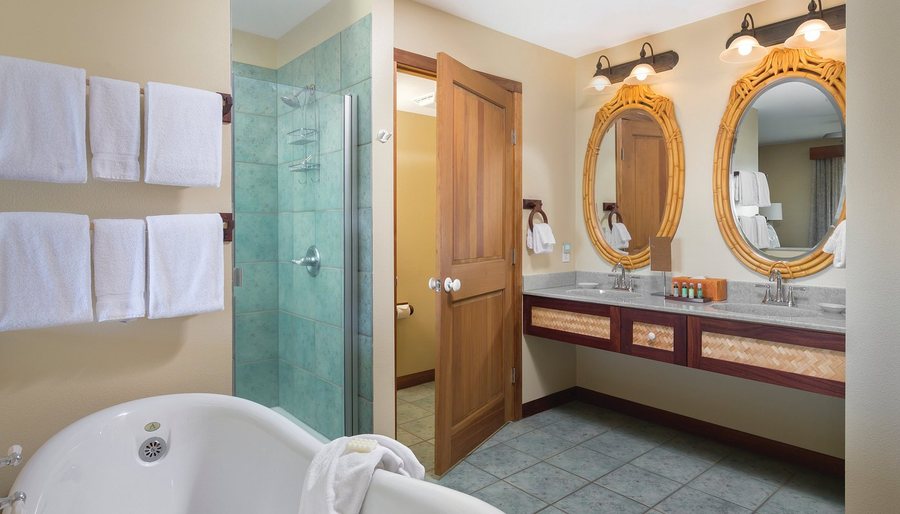 Club Wyndham Mauna Loa Village — Bathroom