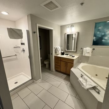 Club Wyndham Ocean Boulevard — Bathroom