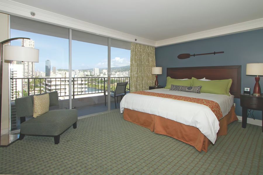 Club Wyndham Royal Garden at Waikiki — Guest room