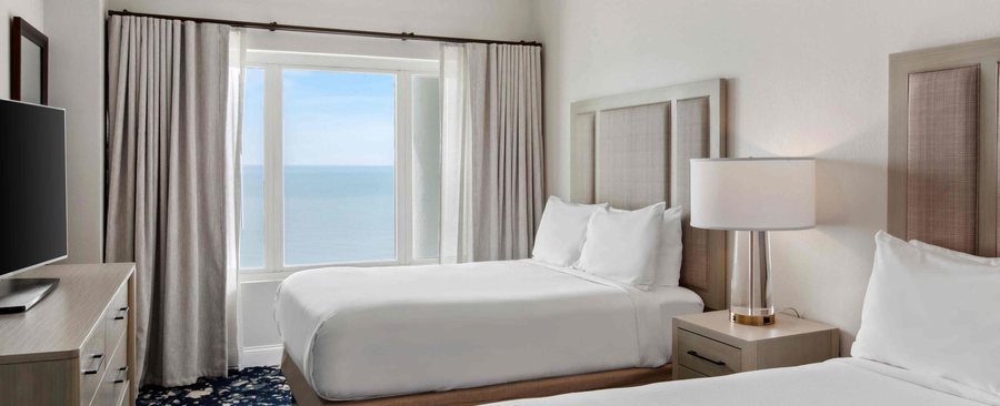 Club Wyndham SeaWatch Resort — Guest room