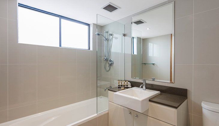 Club Wyndham Sydney — Bathroom