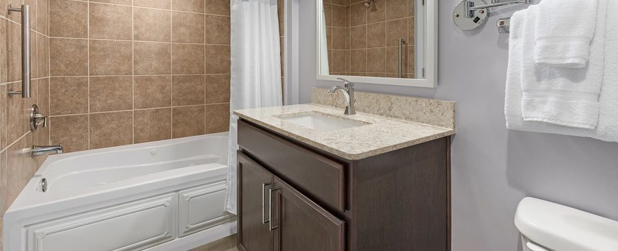 Club Wyndham Towers On The Grove — Bathroom