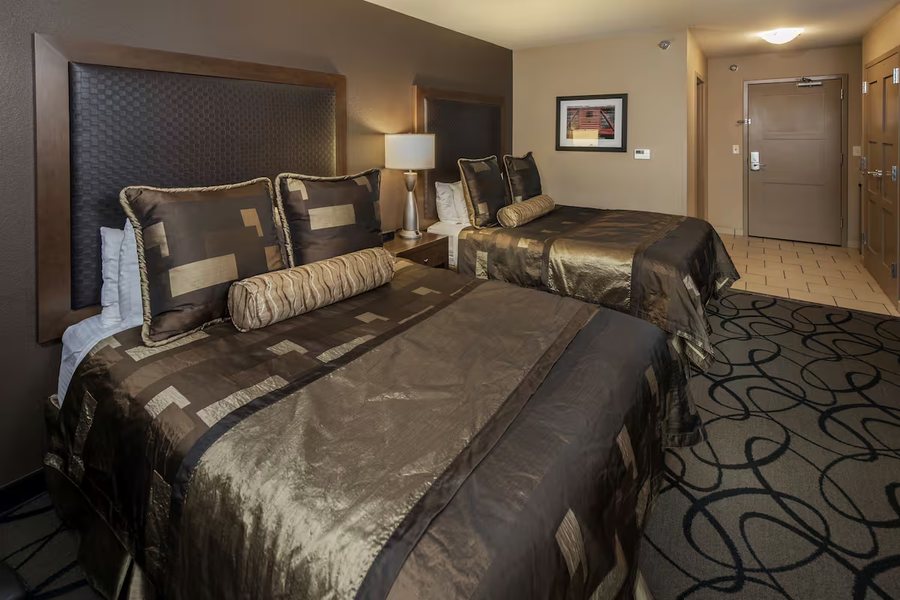 ClubHouse Hotel Suites — Guest room