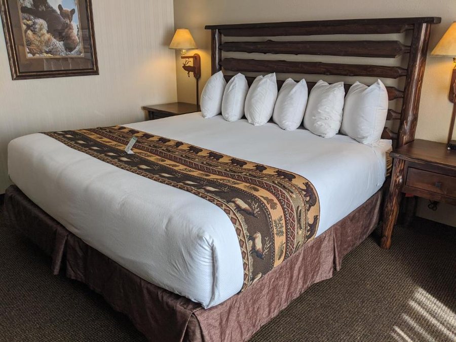 ClubHouse Inn West Yellowstone — Guest room