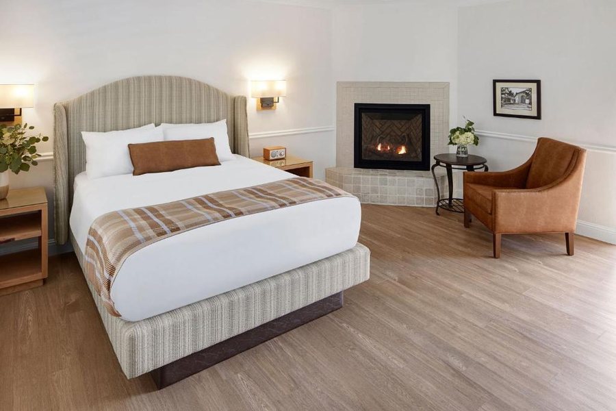 Coachman s Inn A Four Sisters Inn — Guest room