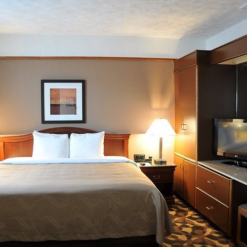 Coast Hilltop Inn — Guest room