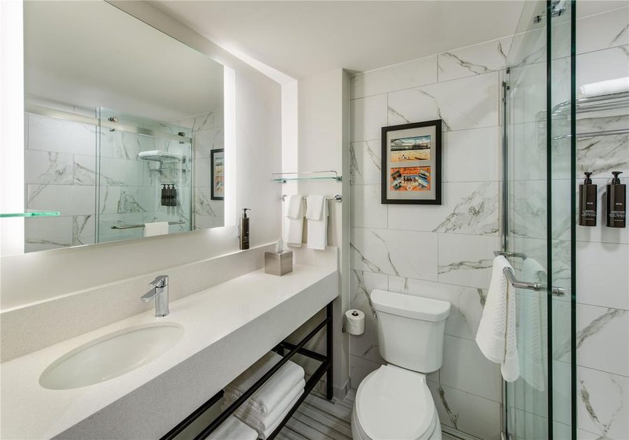Coast Rehoboth Beach Tapestry Collection by Hilton — Bathroom