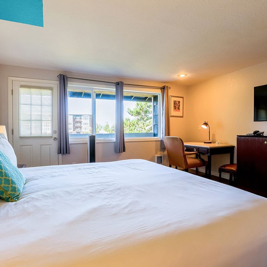Coast River Inn by OYO Seaside — Guest room