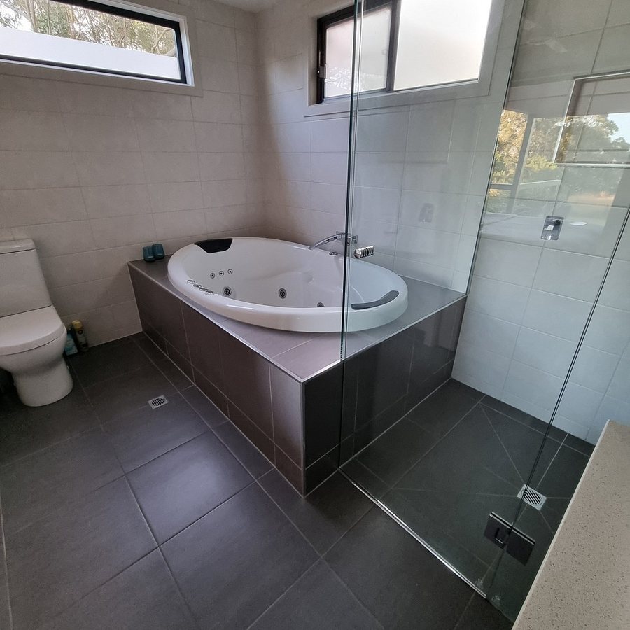 Coastal View Cabins — Bathroom