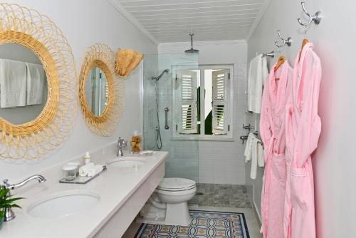 Cobblers Cove — Bathroom