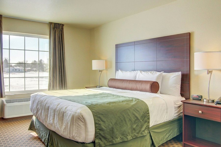 Cobblestone Inn and Suites Carrington — Guest room