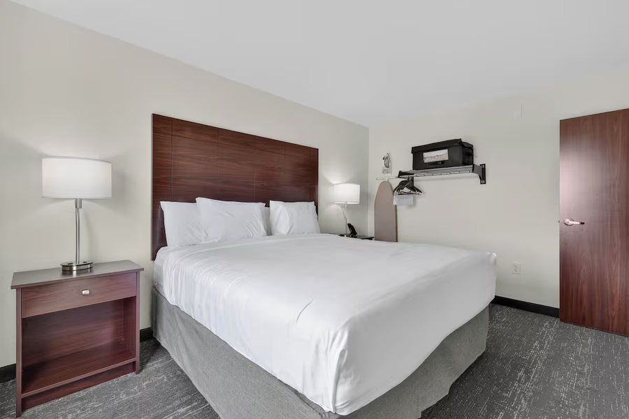 Cobblestone Inn Suites Eaton Eaton Colorado — Guest room