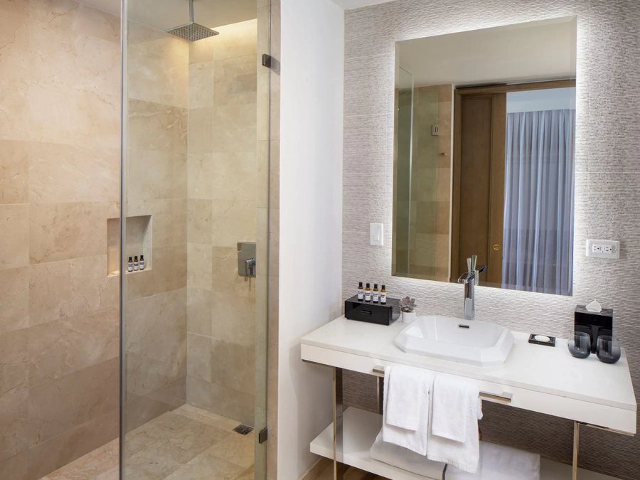 Coco Beach Resort — Bathroom
