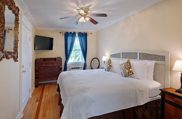 Coco Plum Inn — Guest room