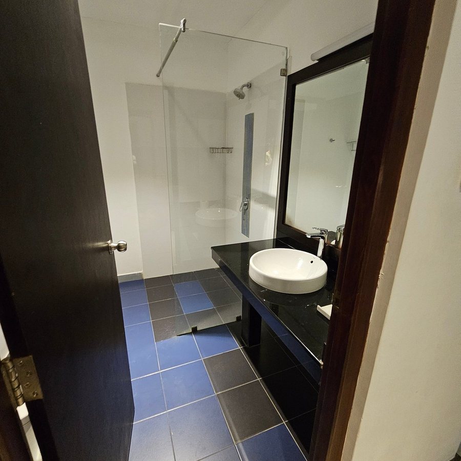 Coco Royal Beach Resort Pvt Ltd — Bathroom