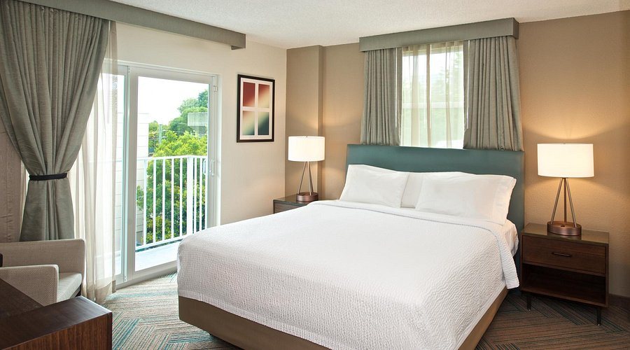 Coconut Grove Bed Breakfast Miami Florida — Guest room