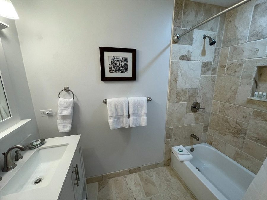 Coconut Palm Inn — Bathroom