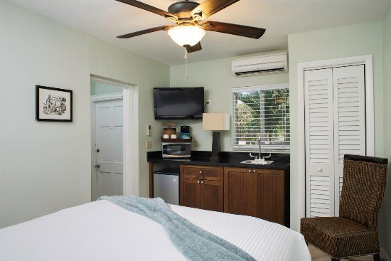 Coconut Palm Inn — Guest room