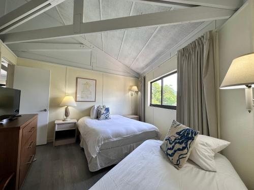 Cocoplum Beach Tennis Club Marina — Guest room