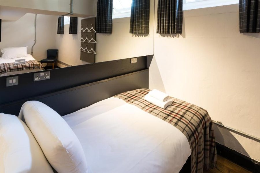 CODE The Loft — Guest room