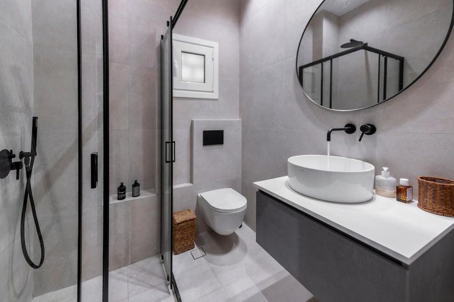 Cohort Koukaki — Bathroom