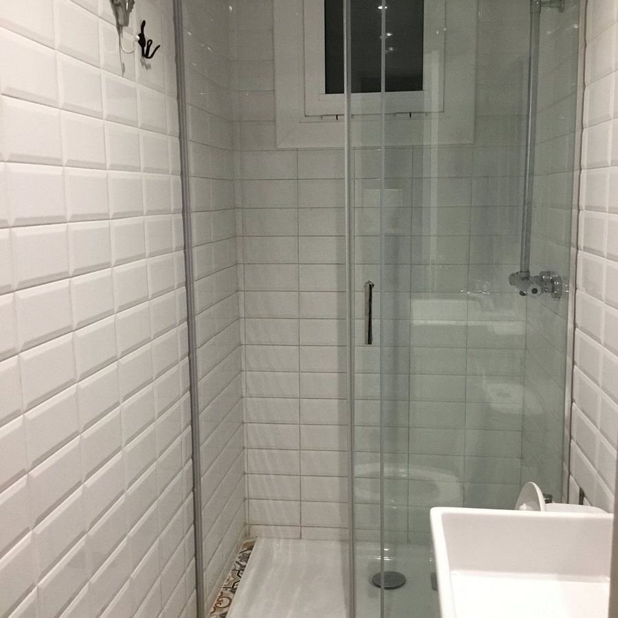 Coimpact Coliving Barcelona Catalonia — Bathroom
