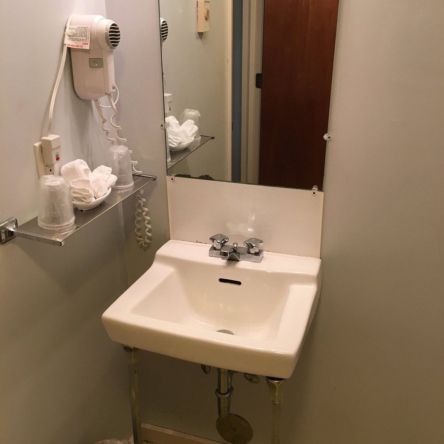 Colby Hill Inn — Bathroom