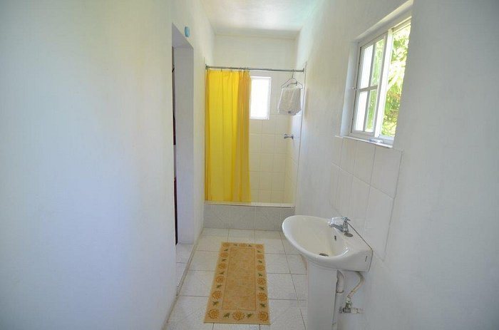 Cold Moon Farm — Bathroom