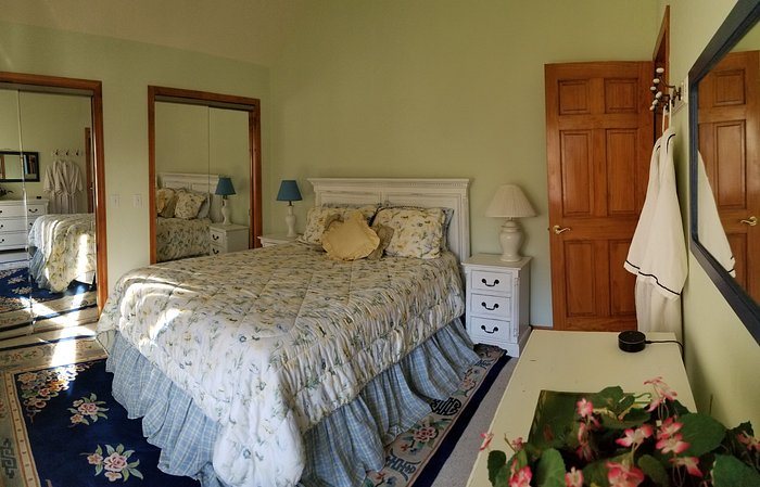 Cold Moon Farm — Guest room